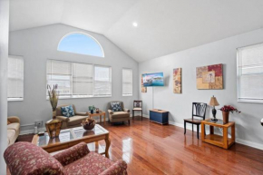 420 Lofty Apt, laundry, a block frm CTA
